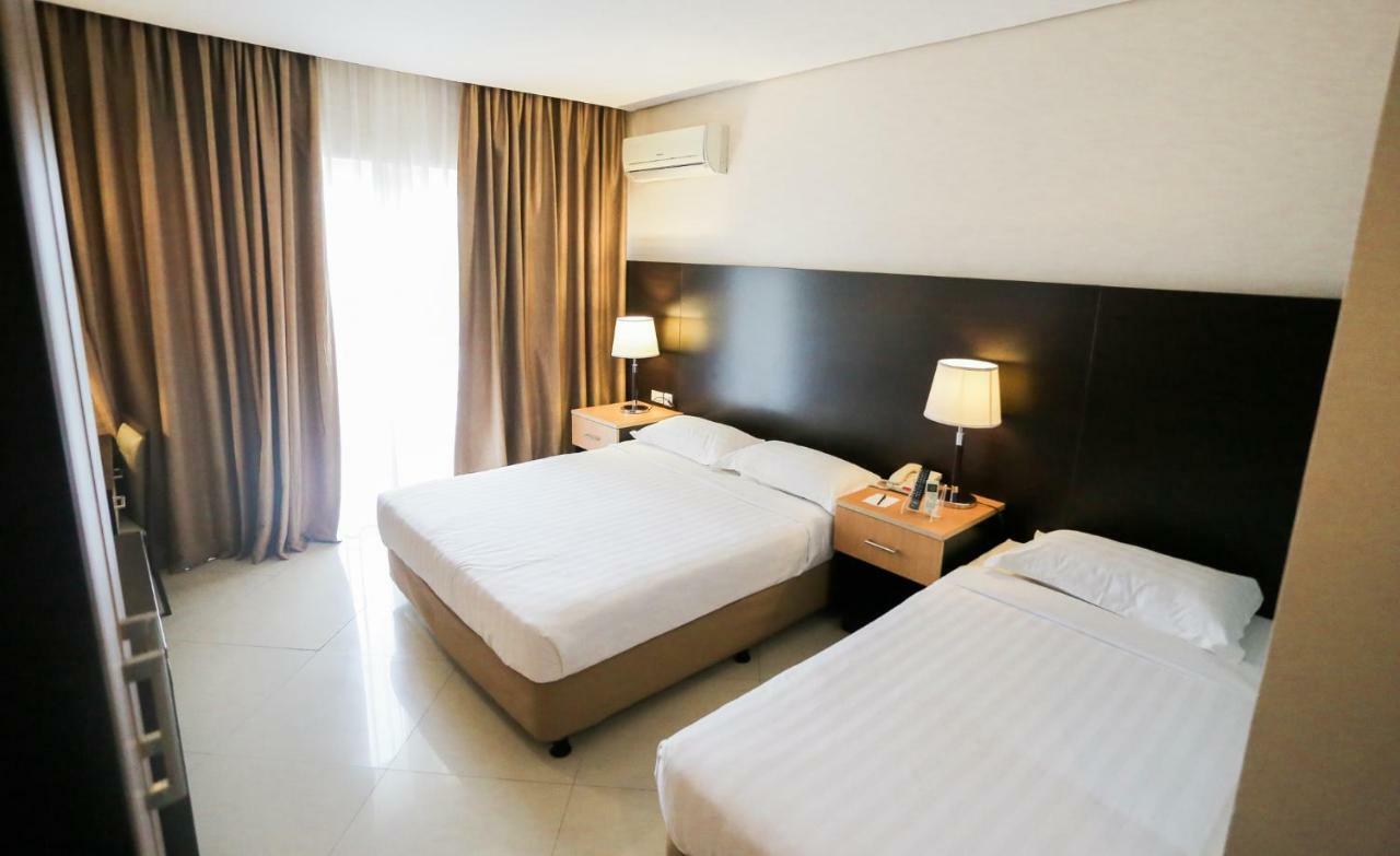 The Lake Hotel Tagaytay Tagaytay City Extérieur photo