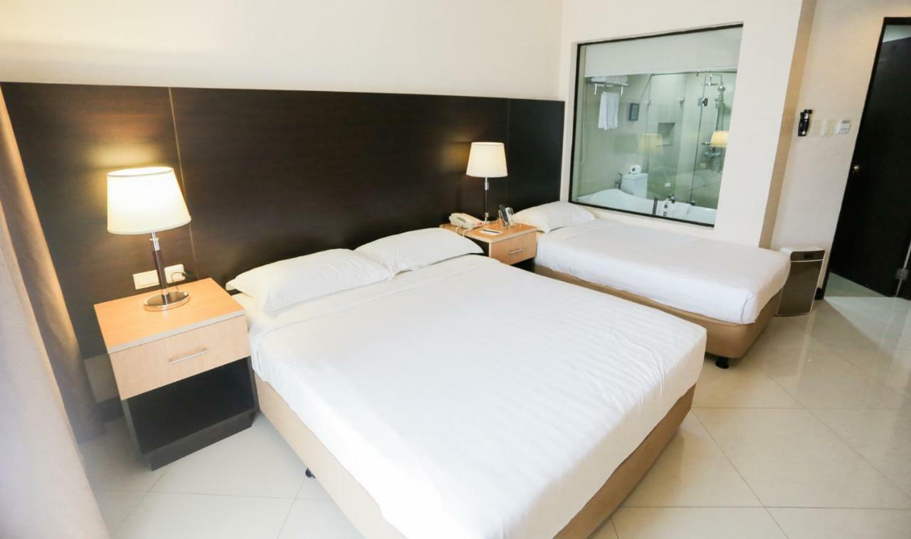 The Lake Hotel Tagaytay Tagaytay City Extérieur photo