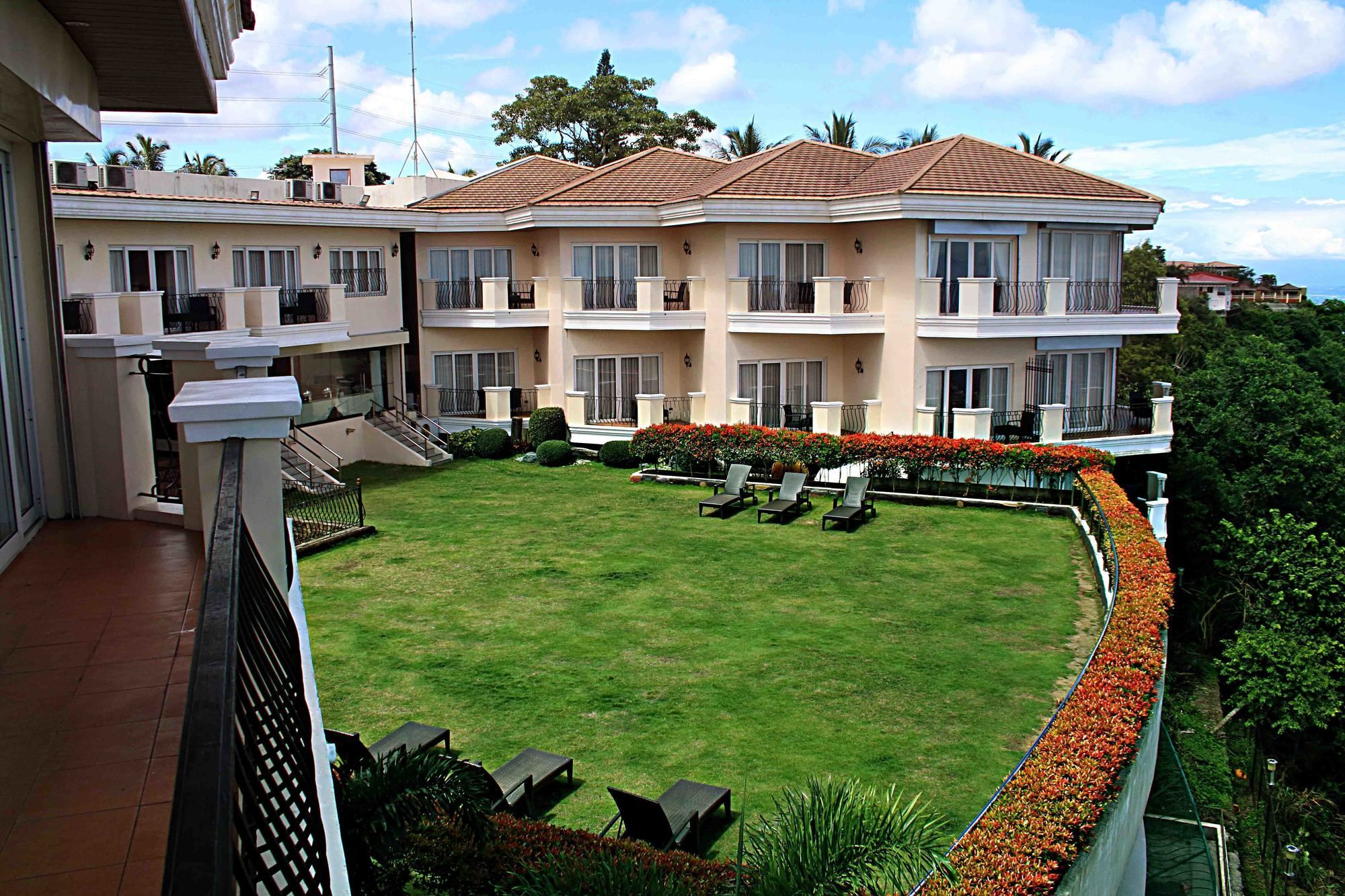 The Lake Hotel Tagaytay Tagaytay City Extérieur photo