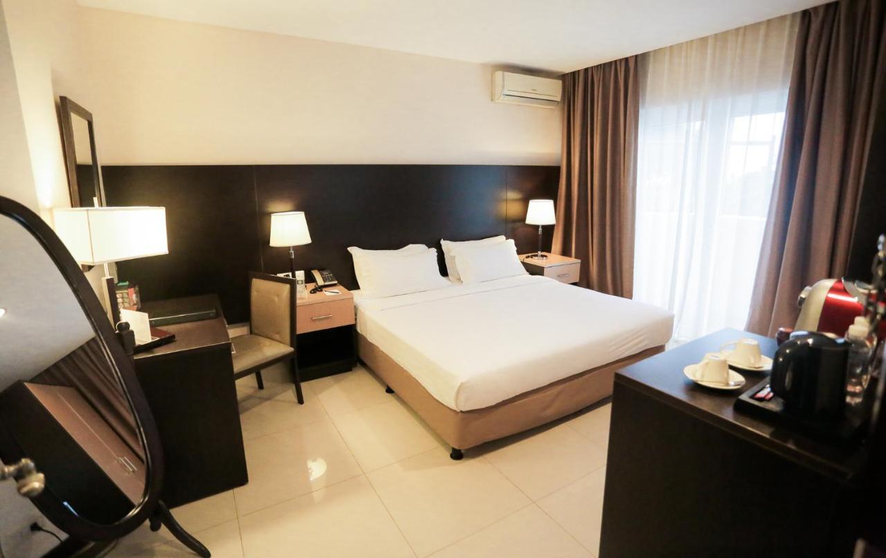The Lake Hotel Tagaytay Tagaytay City Extérieur photo
